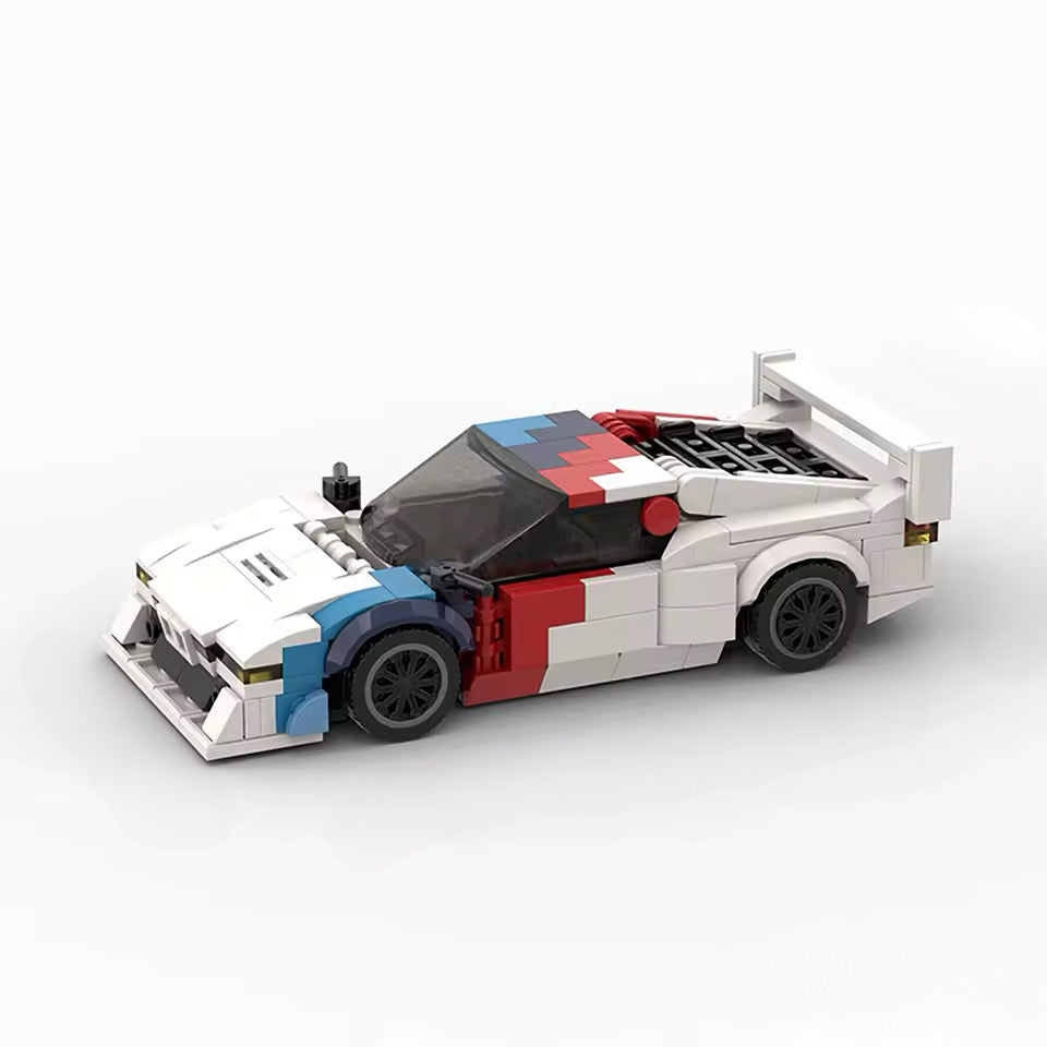 Voiture de Course Blanche à Construire – Inspirée de la BMW M1 Procar
